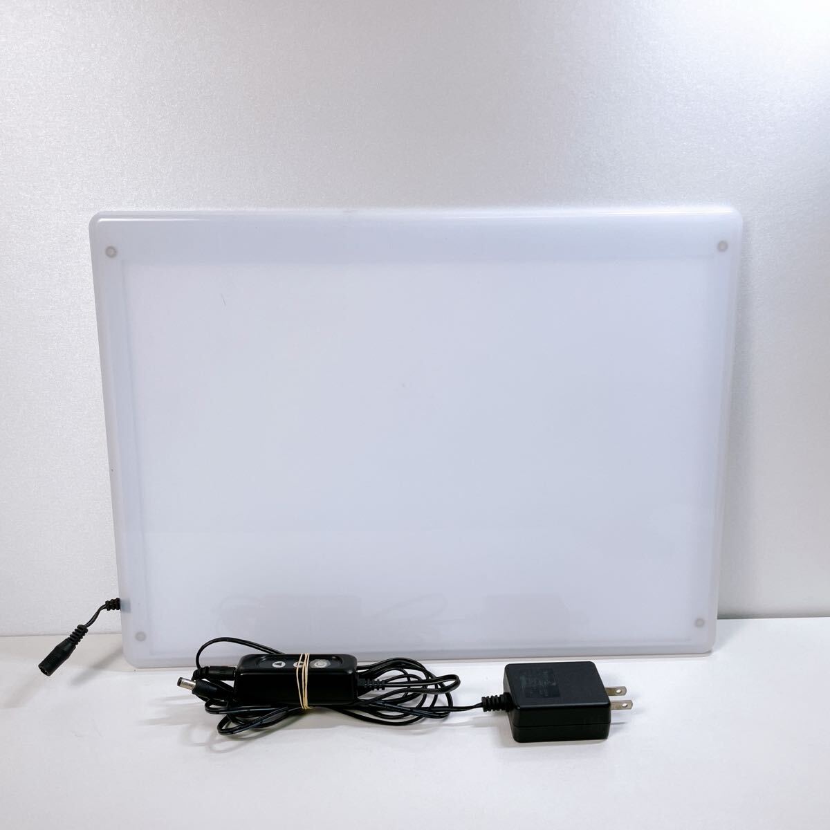 315 [中古] 武藤工業 MUTOH 薄型LEDトレース台 ライトボード SLT-B4C B4 イラスト 製図 図面 検査作業 通電確認済み 現状品