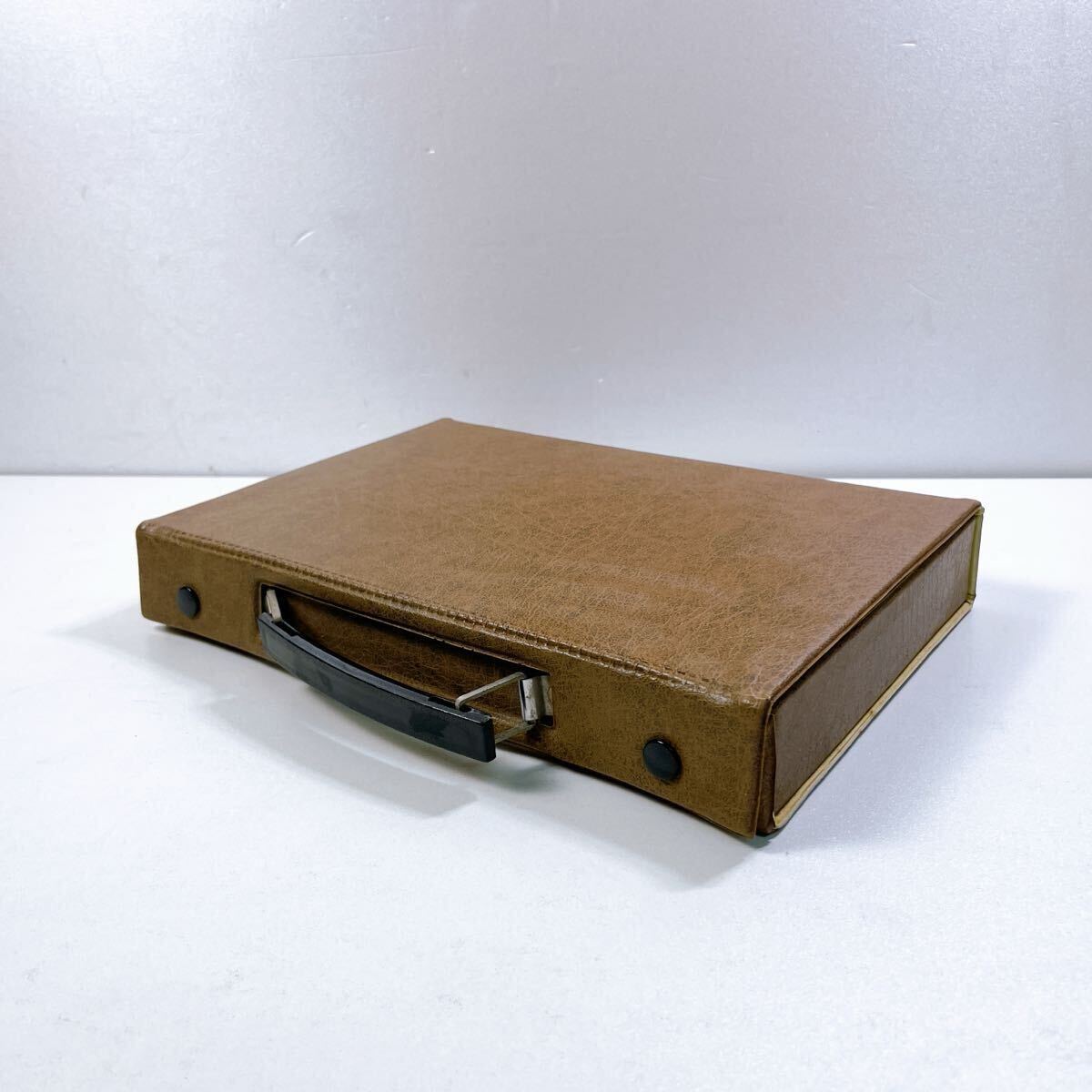 357 [中古] 収納ケース付き 麻雀牌セット ヴィンテージ 麻雀牌 点棒 サイコロ 起家 チーチャ 家庭用 現状品