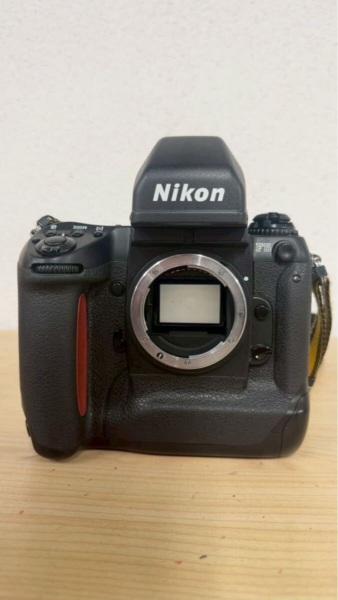 1円〜【3点まとめ】Nikon F5 ボディ 一眼レフ フィルムカメラ AF NIKKOR 35-105mm 80-200mm レンズ2本セット ニコン 現状保管品