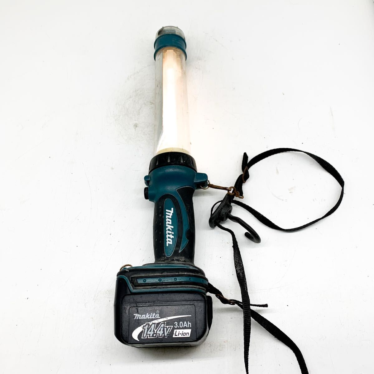 Makita マキタ ML144 充電式蛍光灯ライト 14.4V バッテリー付 作業灯 ワークライト 動作品 現状品 46