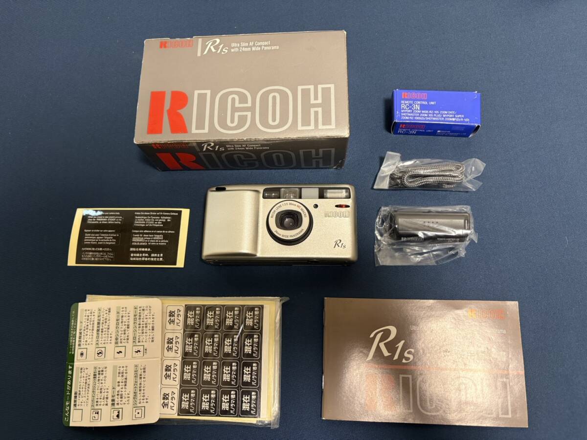 【外観美品・箱付】 RICOH R1s シルバー コンパクトカメラ 通電・シャッター・フラッシュOK リコー 希少な名機 1円〜 売り切り