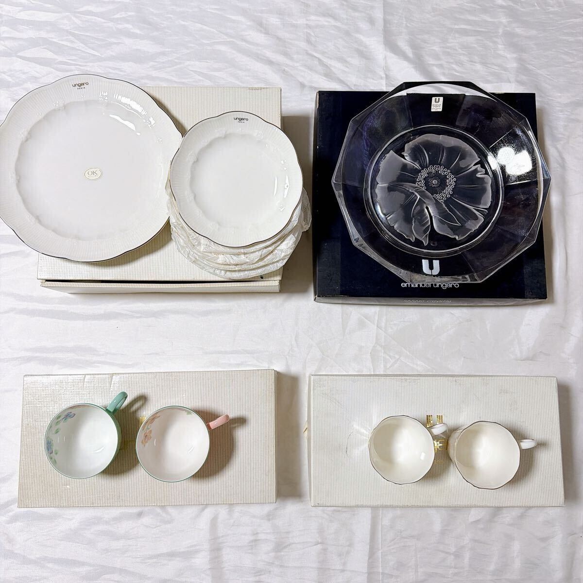 未使用 ungaro 洋食器 11個セット まとめ売り カップ プレート 食器 コップ 大皿 お皿 平皿 花柄 ロゴ 透明 箱入り 箱付き ピンク ブルー
