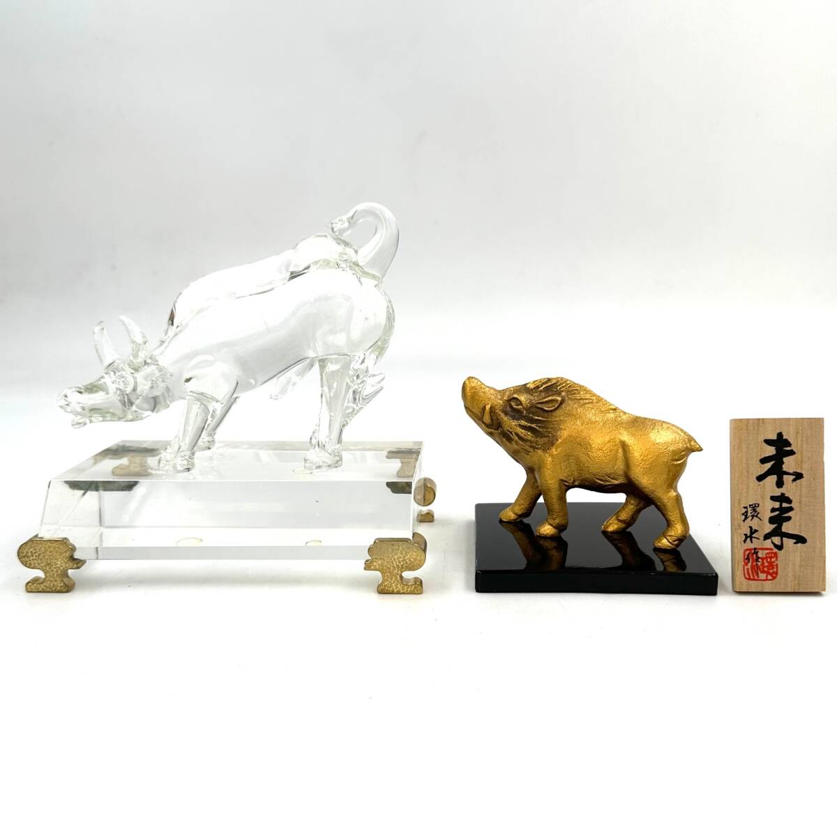 G【1円スタート】置物 2点まとめ売り 猪 イノシシ 環水作 牛 ウシ 干支 ガラス 伝統工芸品 金属 美術 未来 オブジェ 正月飾り 亥