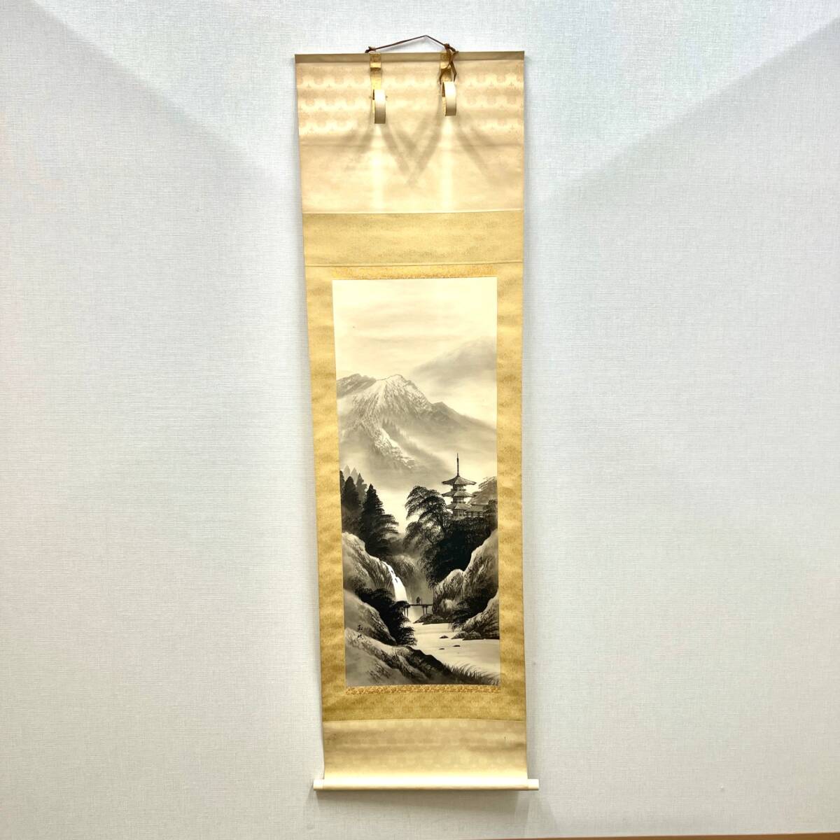 【B】 【1円スタート】掛け軸 佐藤玉照 水墨山水図 日本画 山水画 希少 真筆 美術名典評価額三十三萬円 日本絵画作家連盟 骨董品