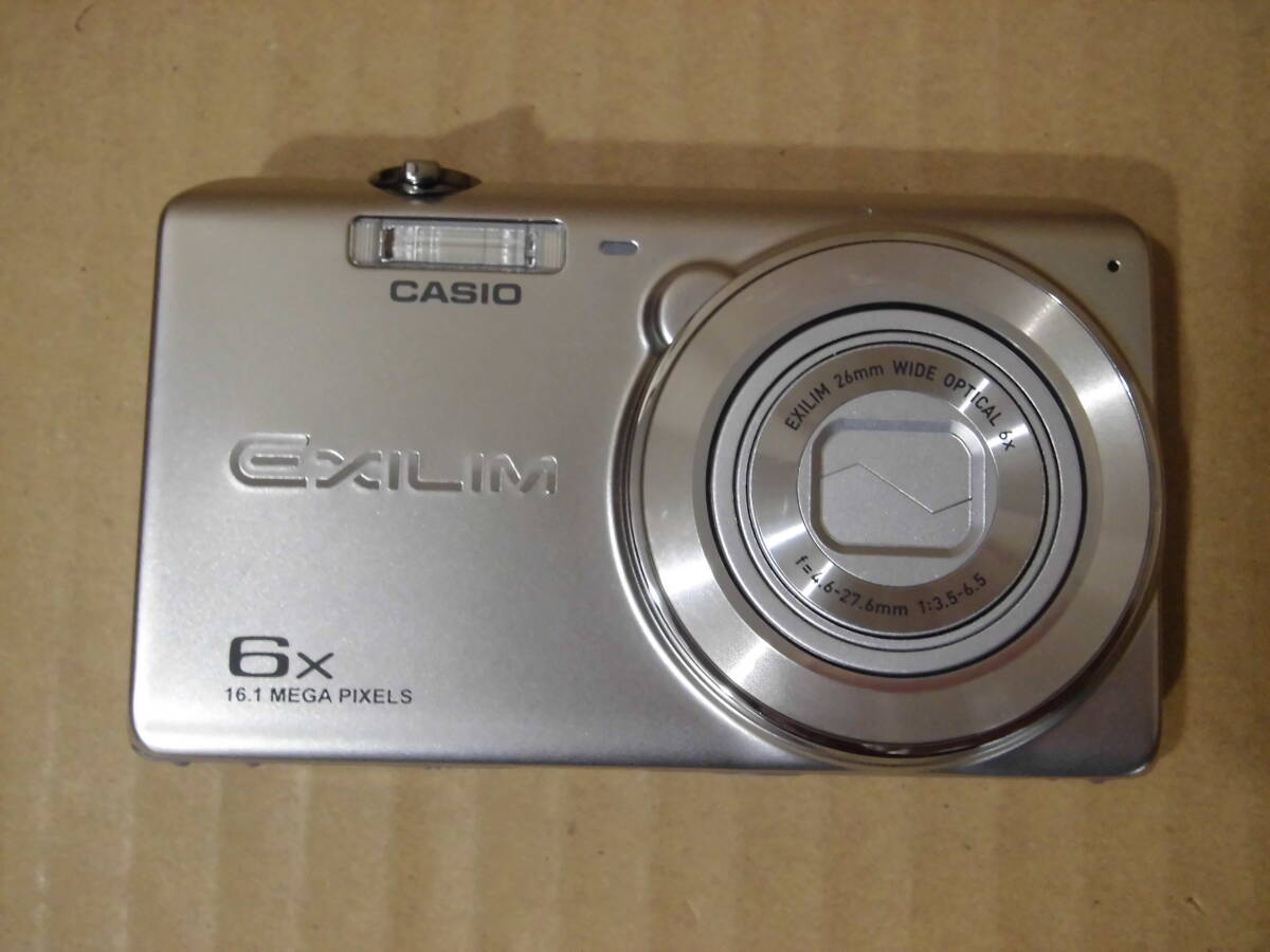 カシオ コンパクト デジタルカメラ エクシリム EX-Z690 シルバー　当時物 訳あり