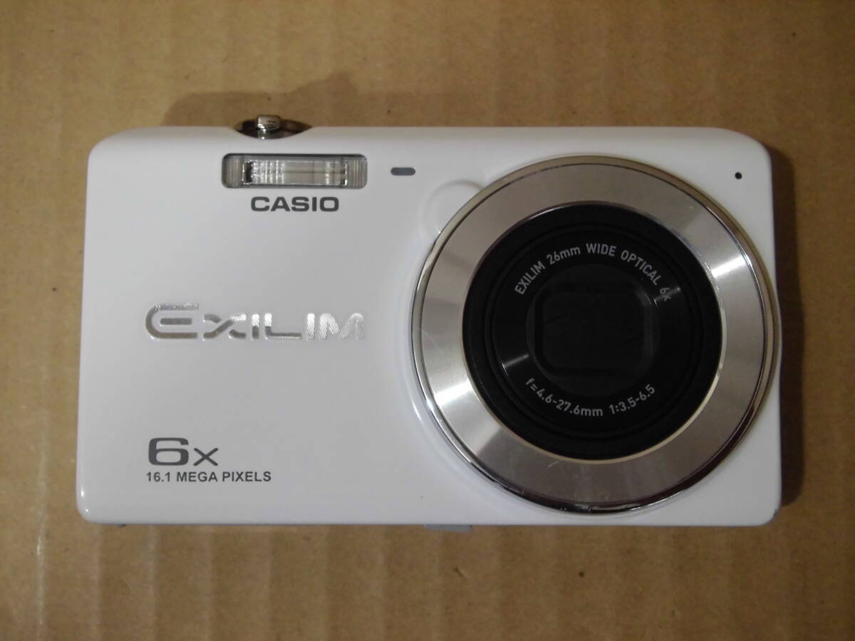 カシオ コンパクト デジタルカメラ エクシリム EX-Z880 ホワイト　当時物 