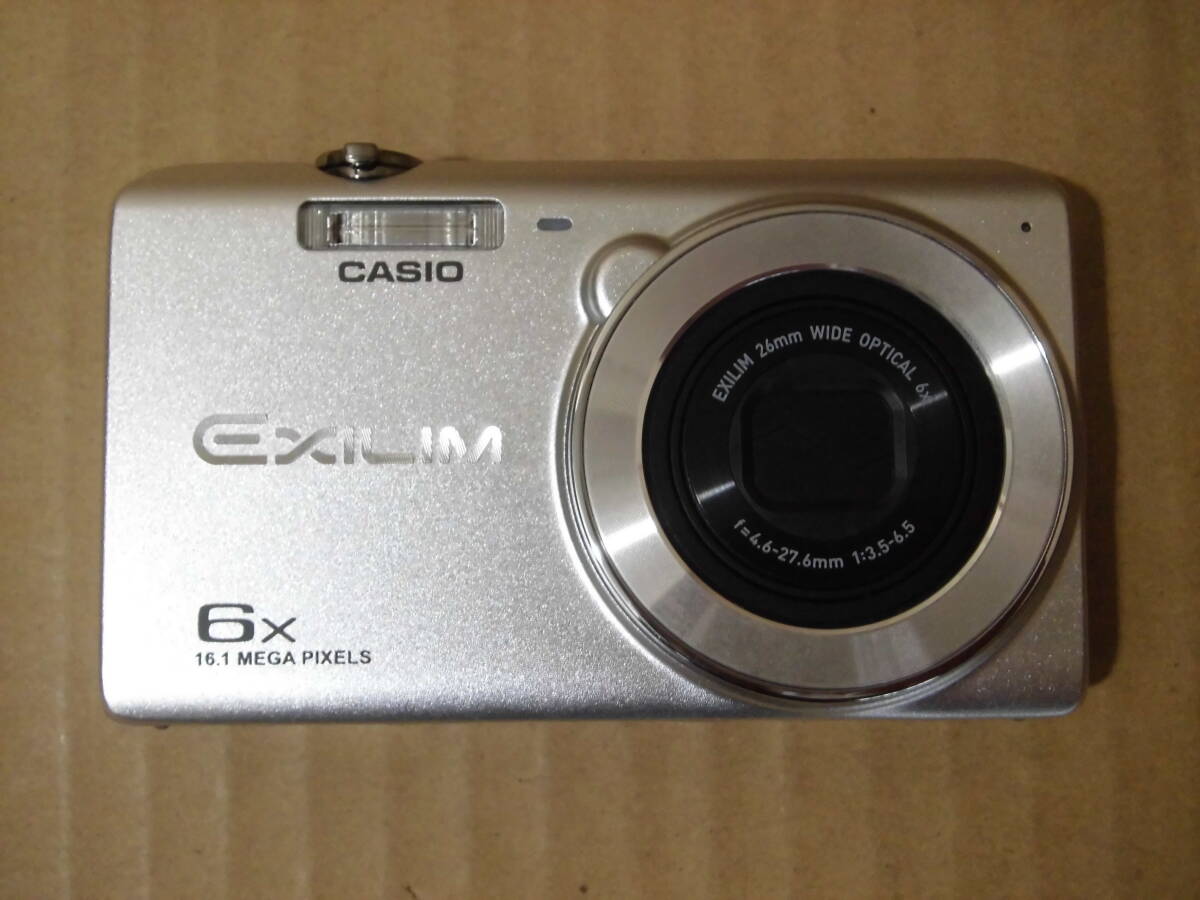 カシオ コンパクト デジタルカメラ エクシリム EX-Z900 シルバー　当時物 