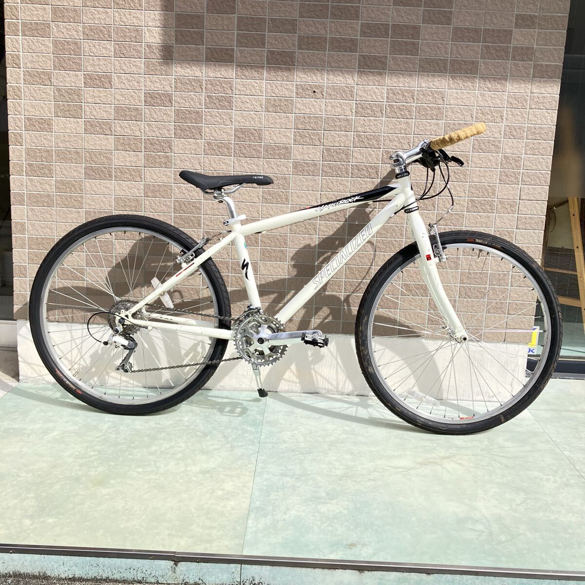 ビンテージ SPECIALIZED HARD ROCK 26インチ カスタム ブルホーンハンドル 3×7速 新品パーツ交換済 スペシャライズド クロスバイク