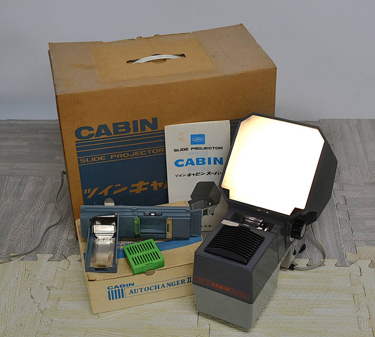 D1-QY3-26　CABIN キャビン TWIN CABIN SUPER プロジェクター 投映型 2WAY方式 映写機 映像機器 通電確認済 箱付 現状品