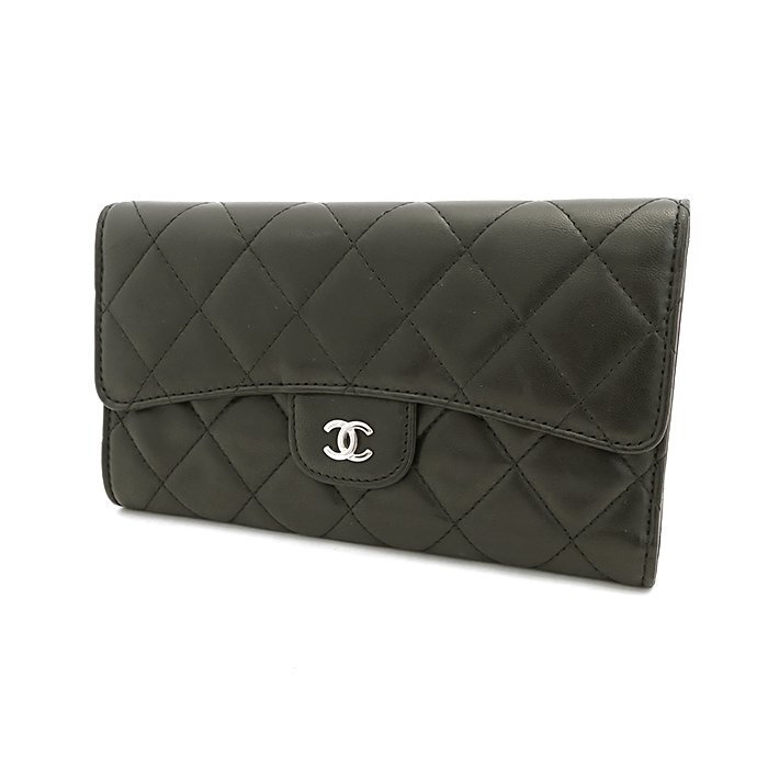 シャネル(CHANEL) マトラッセ 三つ折り長財布 A31506 18番台 ココマーク レザー ラムスキン ブラック シルバー金具 箱 ギャランティカード