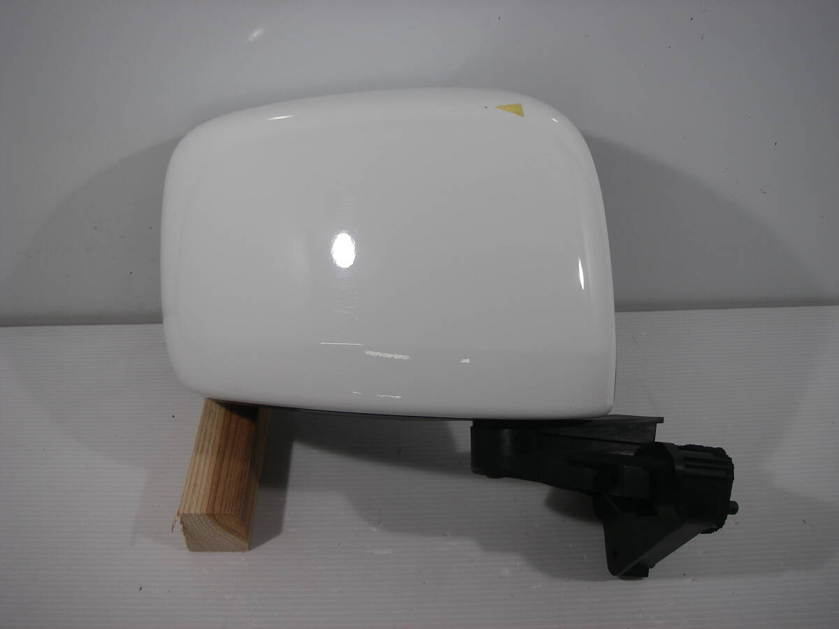 (159-80-E2) ワゴンR MH23S AZワゴン MJ23S 中古純正右ドアミラー 26U スペリアホワイト