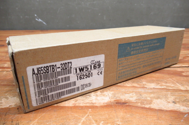 新品未使用 MITSUBISHI 三菱電機 AJ65SBTB1-32DT2 2012年製 シーケンサ 管理8S0307R-B2