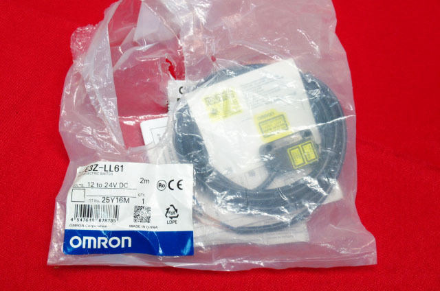 未使用 OMRON オムロン E3Z-LL61 アンプ内蔵形光電センサ 管理8S0324M-YP