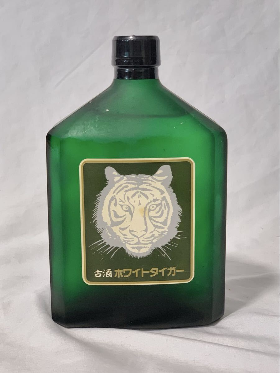 未開栓 終売品 那覇空港限定 泡盛 古酒 ホワイトタイガー 旧 ボトル 720ml 40% 希少