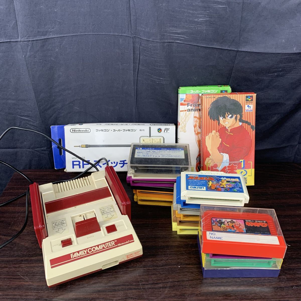 ▲ Nintendo 任天堂 ファミリーコンピュータ HVC-001 ソフト18点/RFスイッチ付属 現状品 FC レトロゲーム