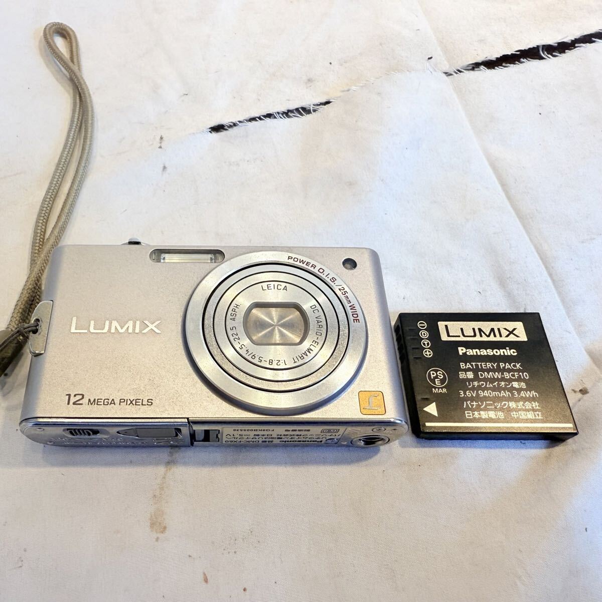 Panasonic パナソニック LUMIX DMC-FX60 シルバー　コンパクトデジタルカメラ 起動確認済み