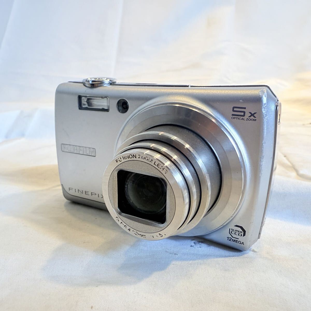FUJIFILM 富士フィルム FinePix F100fd コンパクトデジタルカメラ デジカメ コンデジ シルバー