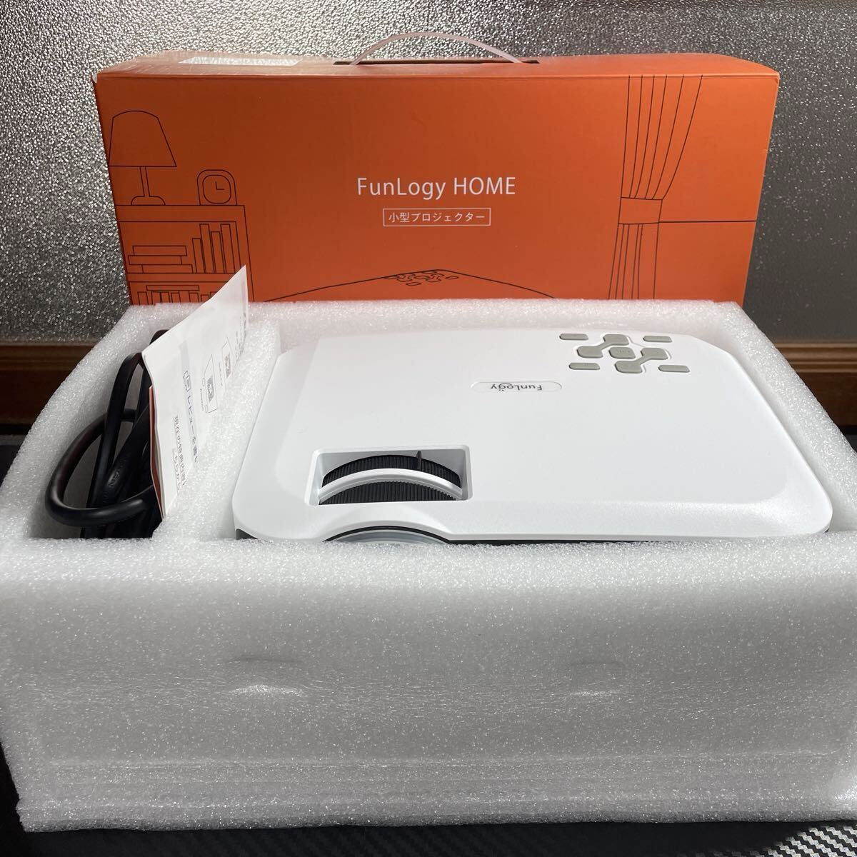 FunLogy home 小型プロジェクター