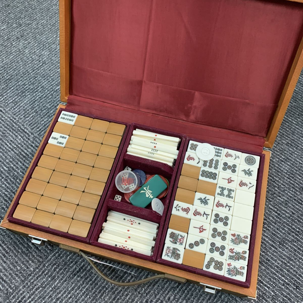 462 麻雀牌セット 麻雀牌 昭和レトロ ケース入り 点棒 サイコロ 麻雀パイ 麻雀 役満