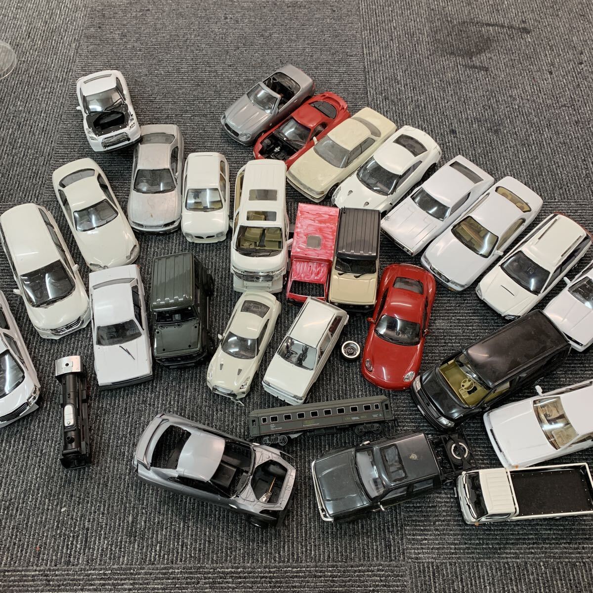 6582 ブランド不明！大量ミニカー スポーツカー おもちゃ トヨタ 乗用車 車 など　ジャンク