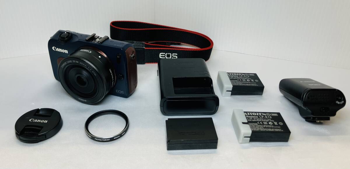 □ 1円～ 現状品 Canon キャノン EOS M DS126391 ベイブルー ミラーレス 豪華8点セット 本体/レンズ/ストロボ/バッテリー3個/充電器