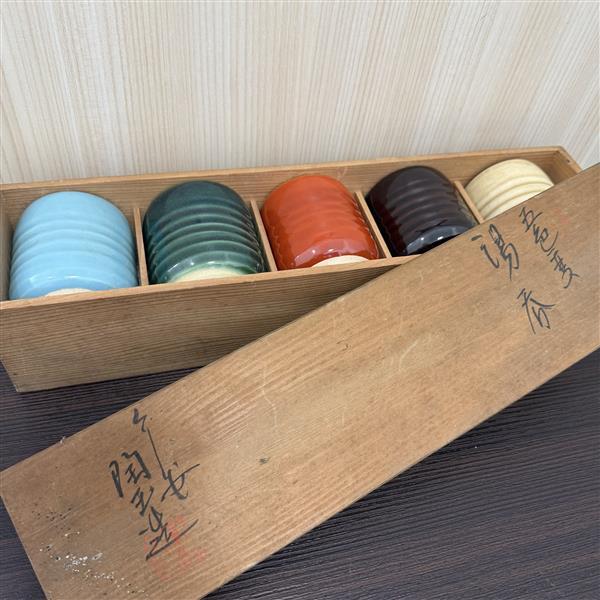 1円 出品 未使用 五色 御湯呑揃 共箱 5客 湯飲み 茶器 茶道具 煎茶 和食器 個人保管品 現状品 骨董品 お客様用 生活食器 食器 19247