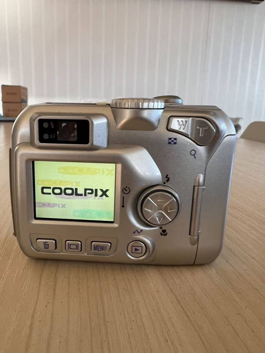 秋田発　ニコン Nikon Coolpix E3100　 便利な単三電池で使用可　コンパクトデジタルカメラ　動作確認済現状渡し
