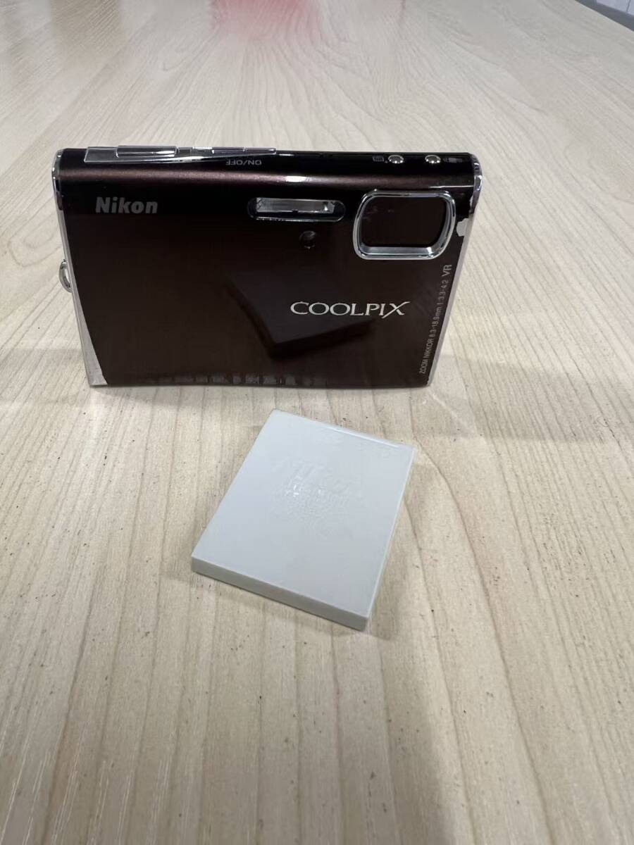 秋田発　ニコン Nikon Coolpix S50 バッテリー付き コンパクトデジタルカメラ 　動作確認済現状渡し