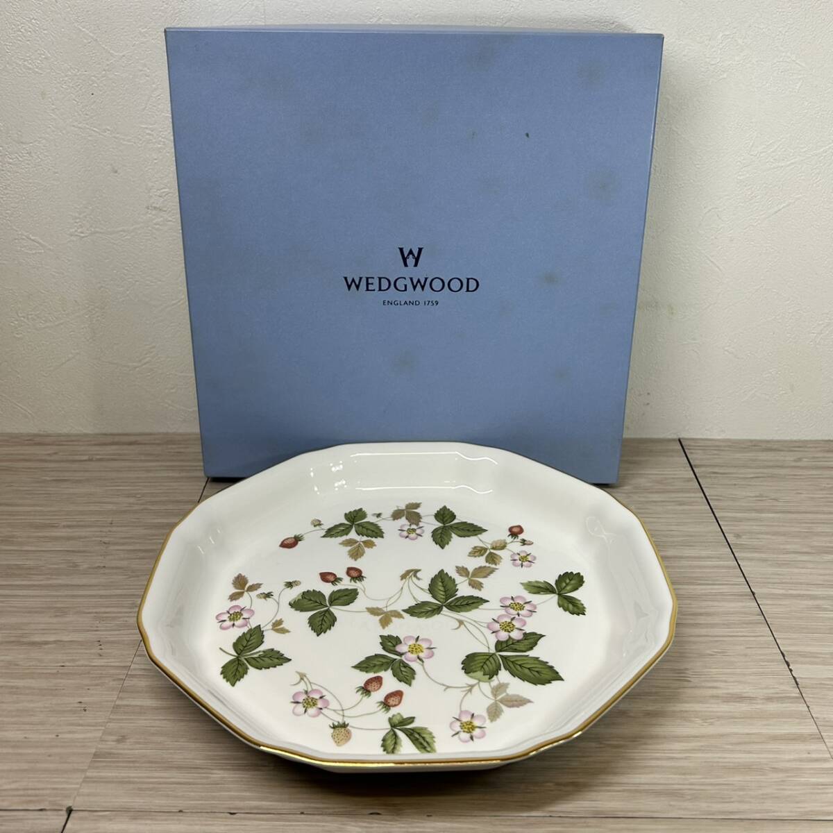 【MH-2434】未使用保管品 WEDGWOOD ワイルドストロベリー オクタゴナルディッシュ L/S 約24.5cm ブランド食器
