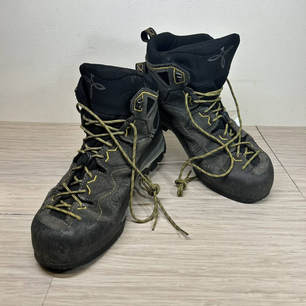 【MH-2475】中古品 MONTURA YARU TEKNO GTX S4GA00X モンチュラ UK7 JP25.5cm チャコールグレー/ゴールド トレッキングシューズ ブーツ 箱