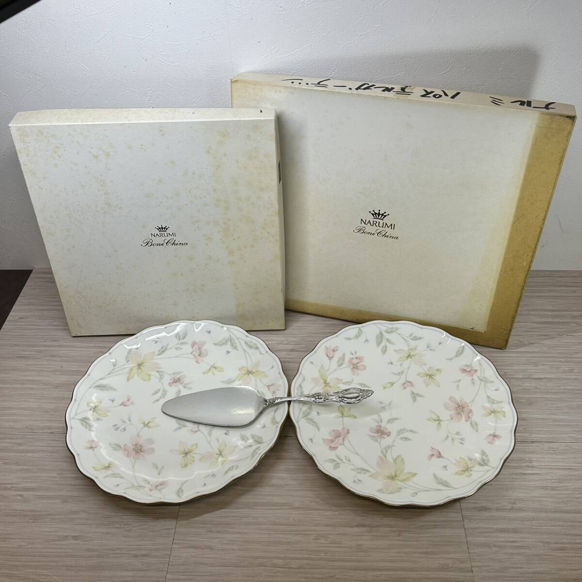【MH-2547】未使用保管品 NARUMI ナルミ パステルガーデン アラカルトプレート+サーバー付きケーキセット 2点セット 箱付き