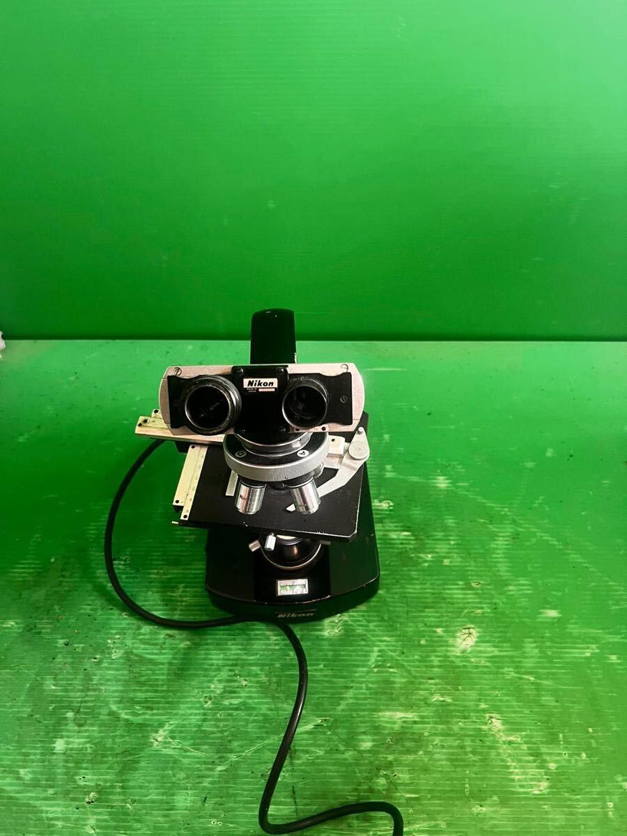 NIKON ニコン 生物顕微鏡 S型？ 現状渡し ※覗き口部分の留めネジが破損して短くなってるので、ネジ交換しないと固定不可