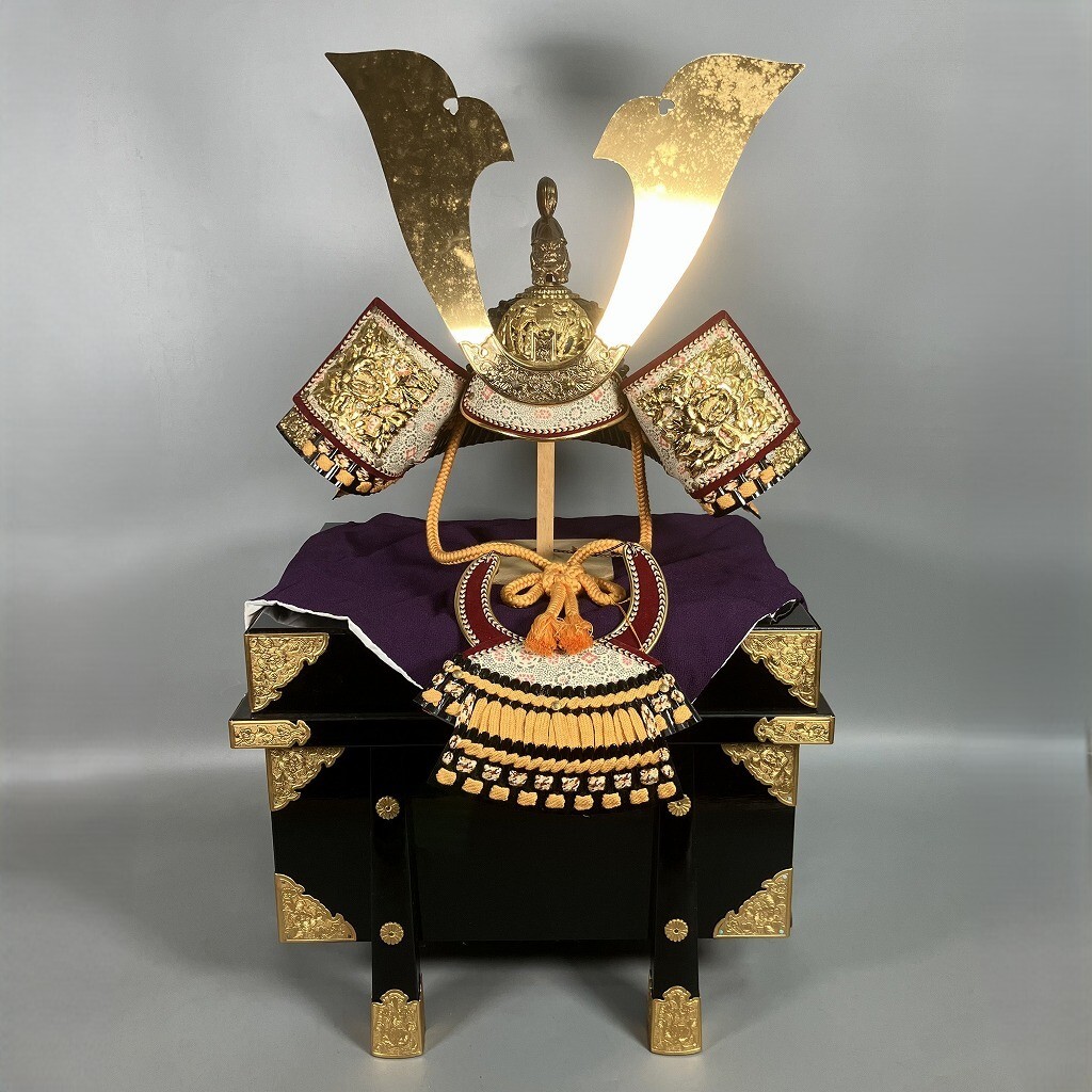 N3-006　兜飾り 兜 武具 小 5月人形 端午の節句 インテリア オブジェ 中古品