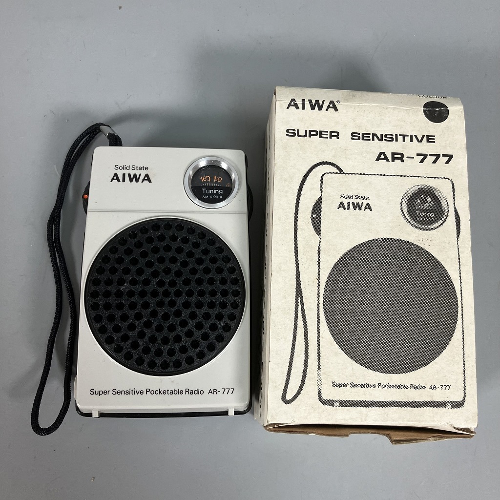 N3-188　AIWA SUPER SENSITIVE ポケッタブル ラジオ AR-777 昭和レトロ 中古 ジャンク