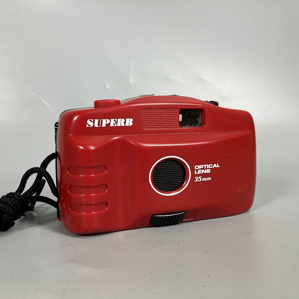 N3-256　SUPERB OPTICAL LENS 35mm フィルムカメラ トイカメラ 赤 動作未確認 ジャンク