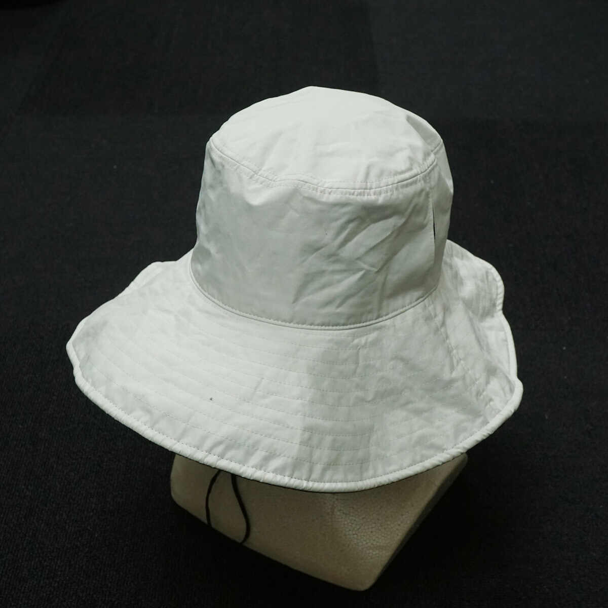 サンバリア100 完全遮光帽子 ナチュラルハット USED品 ホワイト レディース Mサイズ 紫外線対策 UV ストラップ付 X9369