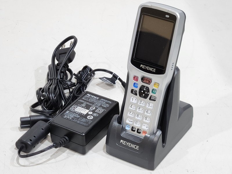【現状品】 Keyence ハンディターミナル BT-W70 1台 + 充電機能付通信ユニット(USBタイプ) BT-WUC7U 1台 初期化済