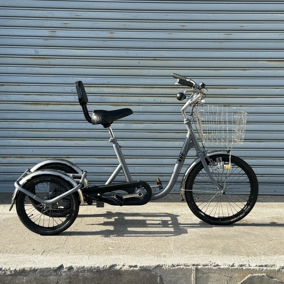H22KZ1 NBE 三輪自転車 グレー 前カゴ付 大人用 3輪自転車 安定走行 買い物 トライクバイク 自転車 ラッパホーン