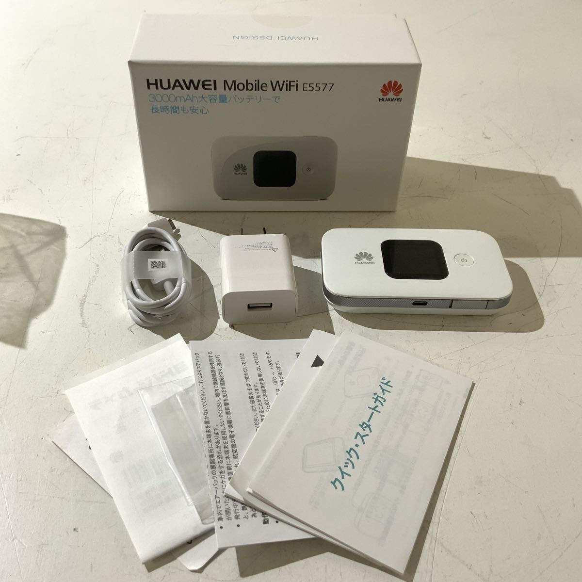 【動作未確認】HUAWEI ファーウェイ モバイルルーター E5577 ホワイト モバイルWi-Fi 3000mAh 大容量バッテリー 箱付き 中古品 ③