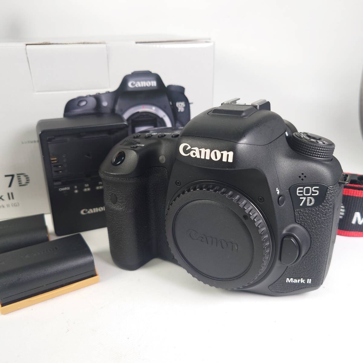 動作品 Canon キヤノン EOS 7D Mark II デジタル一眼レフカメラ バッテリー2本付き