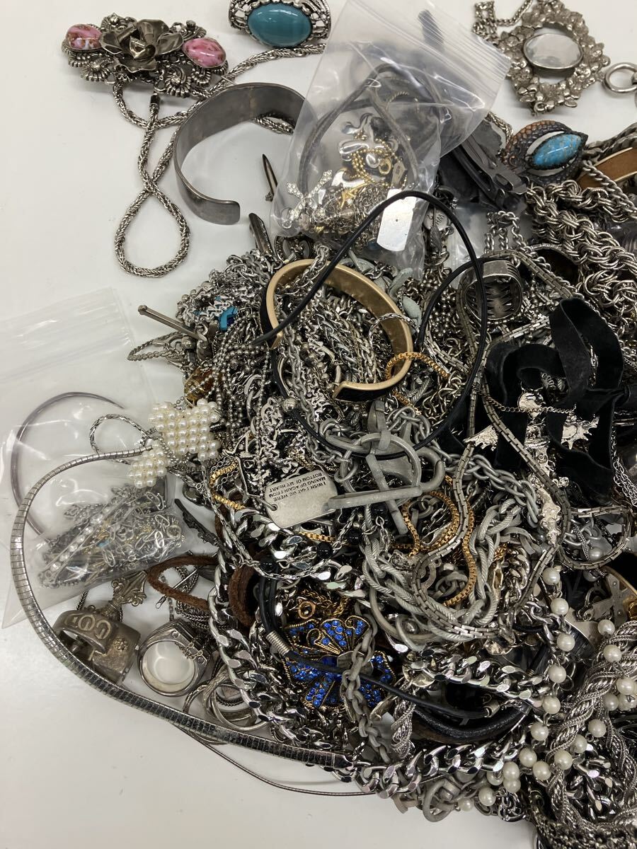 【Z1499-n】 ネックレス アクセサリー　重量約3キロ ロック　ROCK ブローチ イヤリング シルバー ピアス リング イミテーション 指輪