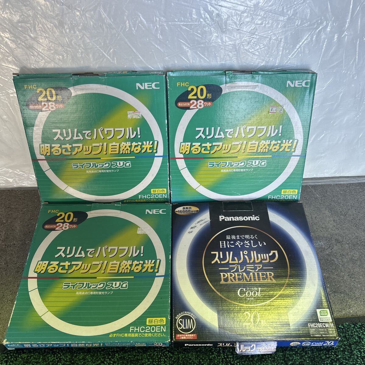 保管品　蛍光灯４本セット【NEC 高周波点灯専用形蛍光ランプ 20型　ライフルックスリム　FHC20EN×3本】+【Panasonic FHC20ECW/H×１】