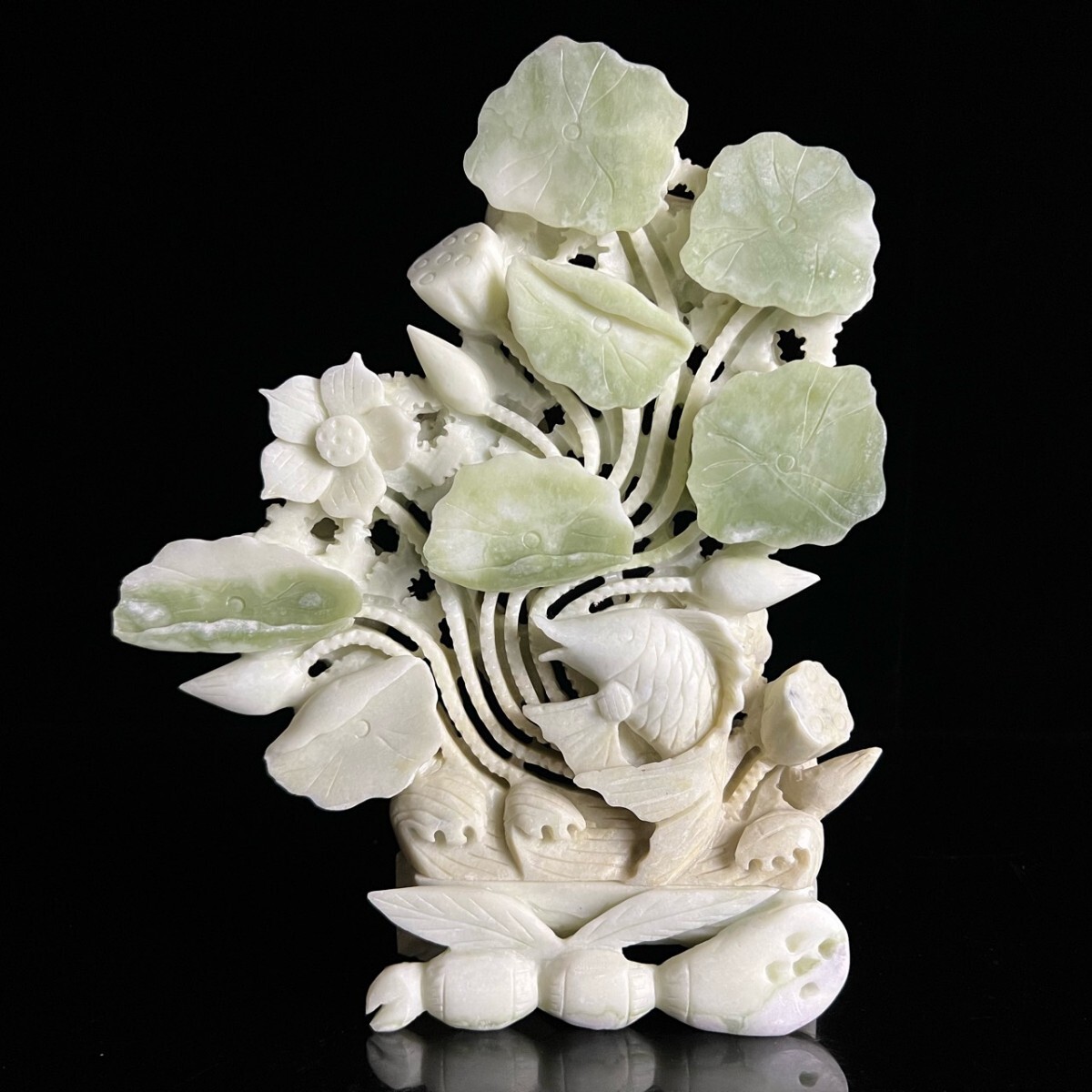 古美術品 翡翠玉製 蓮鯉彫刻 置物 27.5cm 1552g 箱付 細密彫刻 時代 唐物骨董[麌]