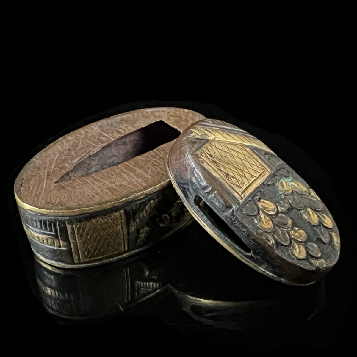 刀剣美術 時代物 素銅地 金色絵 藤花垣図縁頭 刀装具 脇差 短刀 縁頭揃 武具骨董[麌]