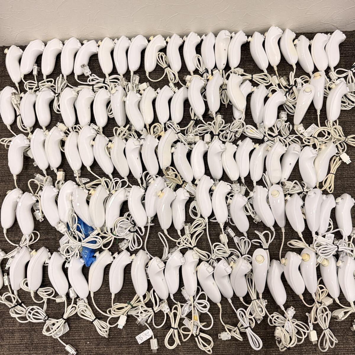 ☆ SA-0307え140 Nintendo 任天堂 Wii ヌンチャク コントローラー 周辺機器 VL-004 100個 白 動作確認済 清掃済 大量 まとめ ☆