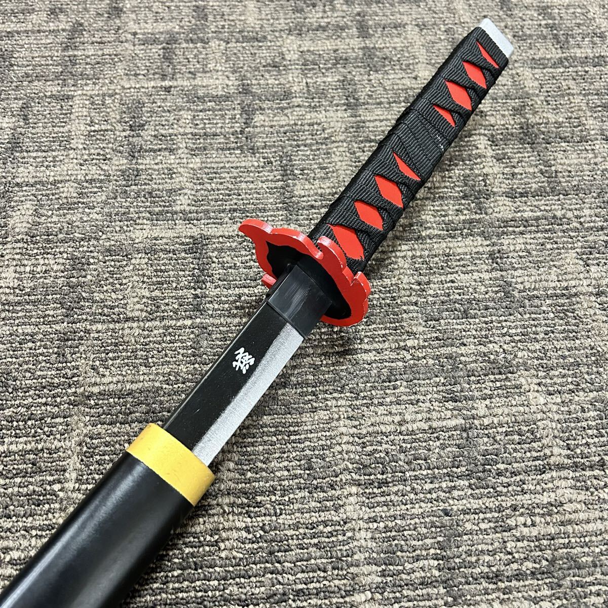 ☆ NN-0317き140 鬼滅の刃 日輪刀 模造刀 約100cm コスプレ 観賞用 鞘付き 模擬刀 コレクション 脇差 刀剣 日本刀 ☆