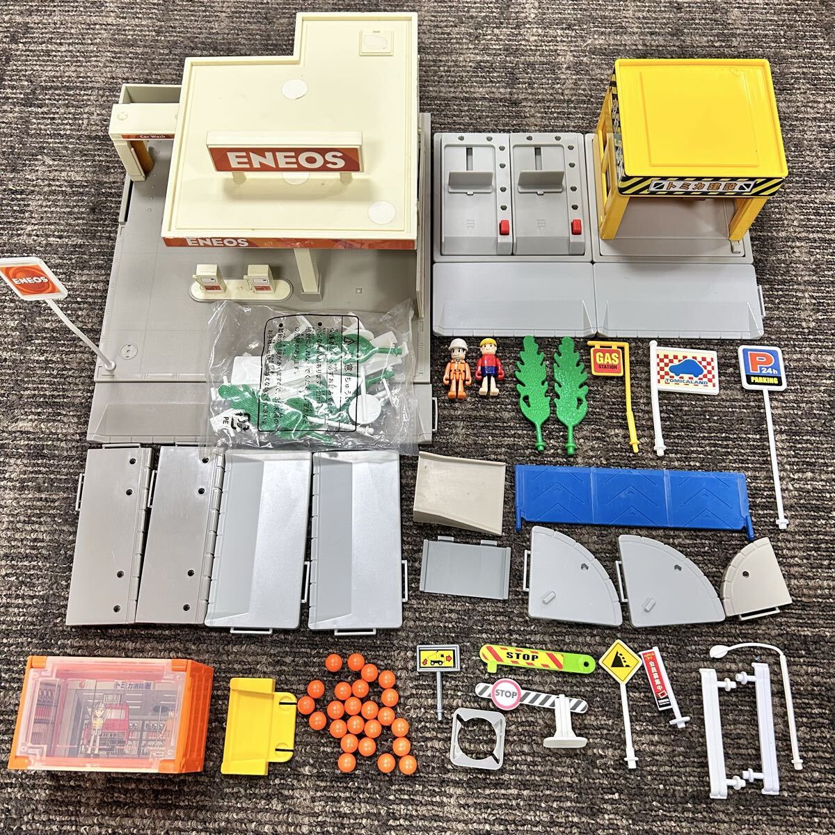 ☆NN-0331う100 旧タイプ トミカタウン ENEOS ガソリンスタンド トミカ建設 セット 動作確認済み シャッター可動 シューターOK 希少 廃盤☆