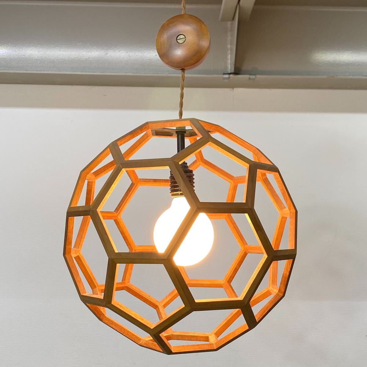 ● APROZ アプロス ペンダントライト 2015年製 AZP-568-BR ウォールナット 100W 照明 ライト 木製 円形 天井照明 インテリア ●26030504Y