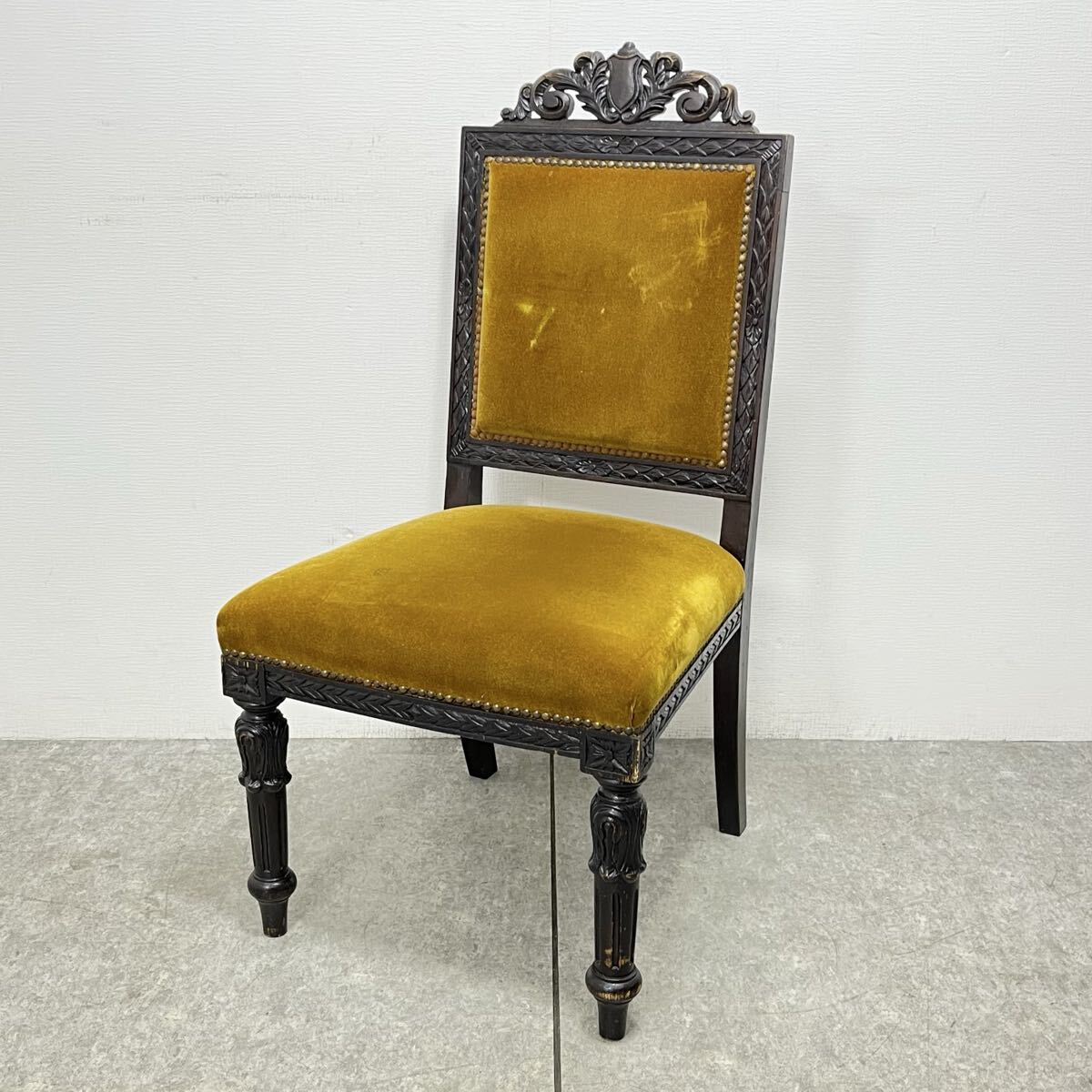 □ アンティーク チェア 鋲打 木彫り ベロア 木製フレーム ダイニングチェア 椅子 イス いす 検)フランスアンティーク □26031601K