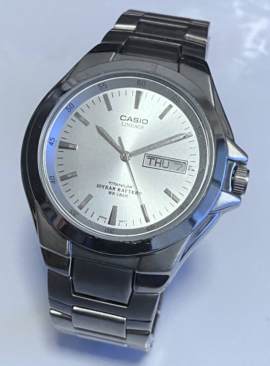 ●CASIO(カシオ) LINEAGE(リニエージ)LIN-171J クォーツ 3針 デイデイト メンズ チタニウム腕時計●中古品●